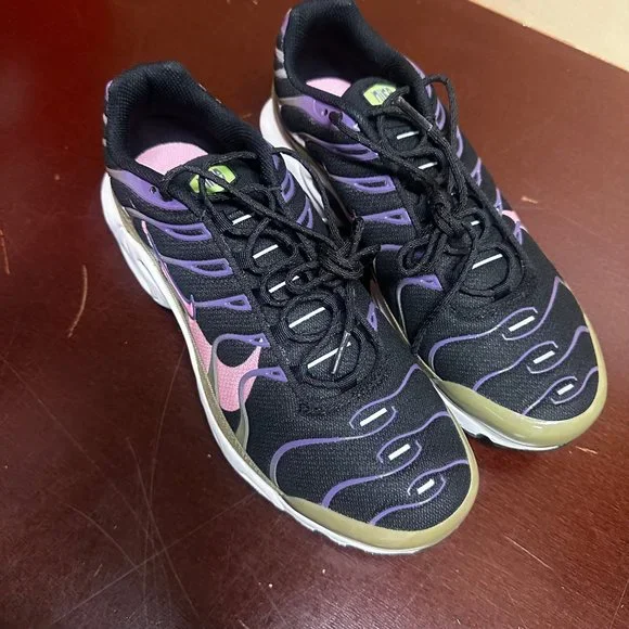 Nike Boys Black Air Max Plus DX3093-001 Lace Up Low Top Athletic